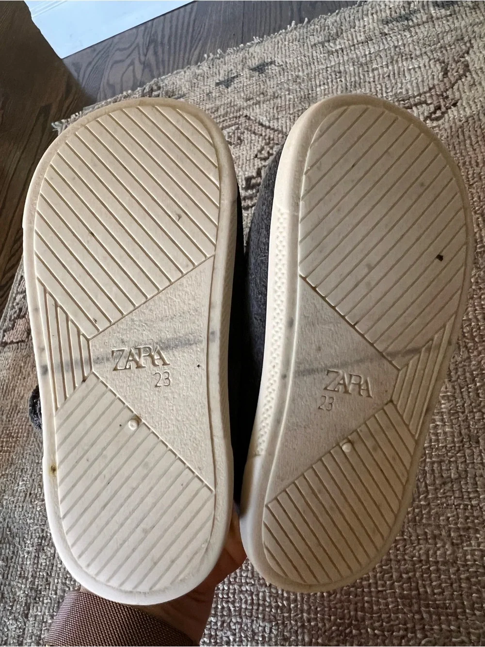 Zara Kids Dark Grey Suede Mary Jane T-Strap Shoes Flexible Sole Size Eur 24